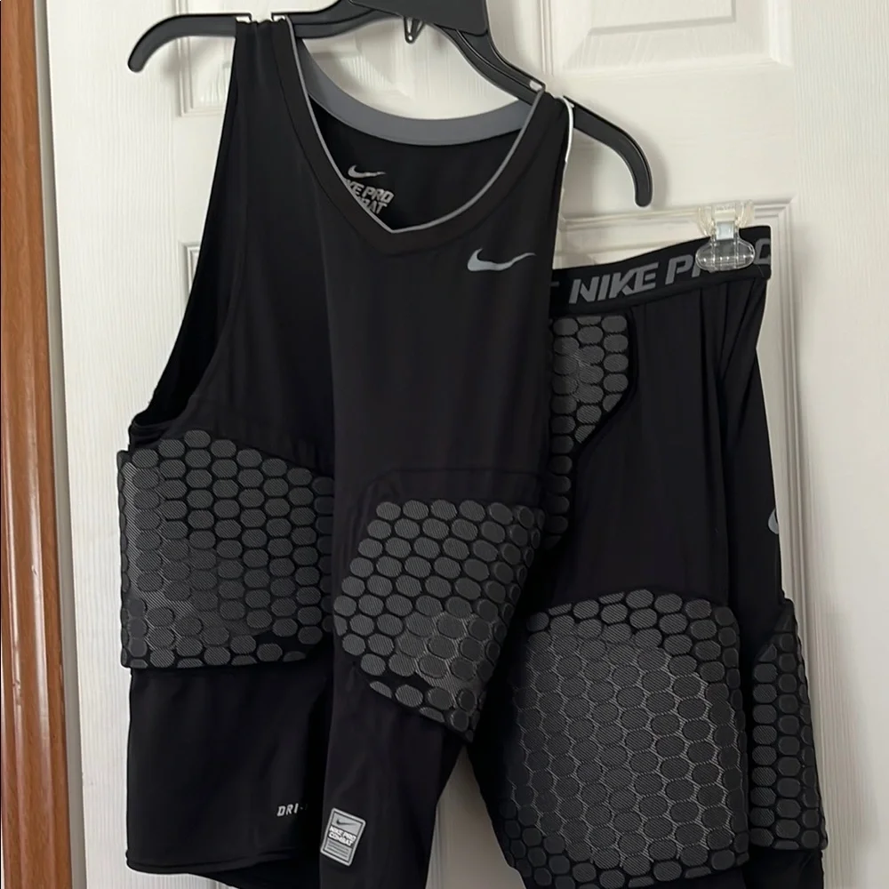 Nike Pro Combat Black and Gray Compression Set - Picture 1 of 7